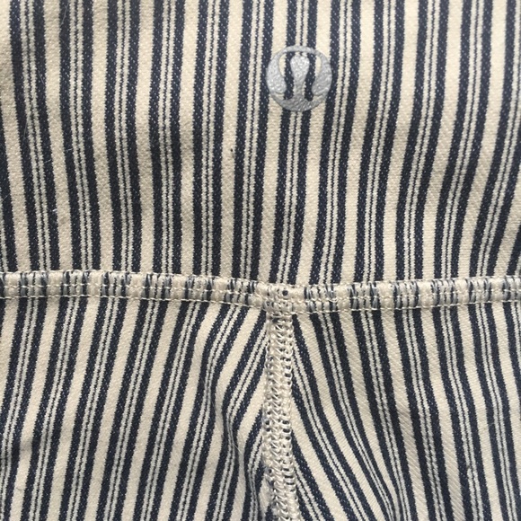 Lululemon Vertical Stripe Wunder Under Size 6 - Picture 4 of 4